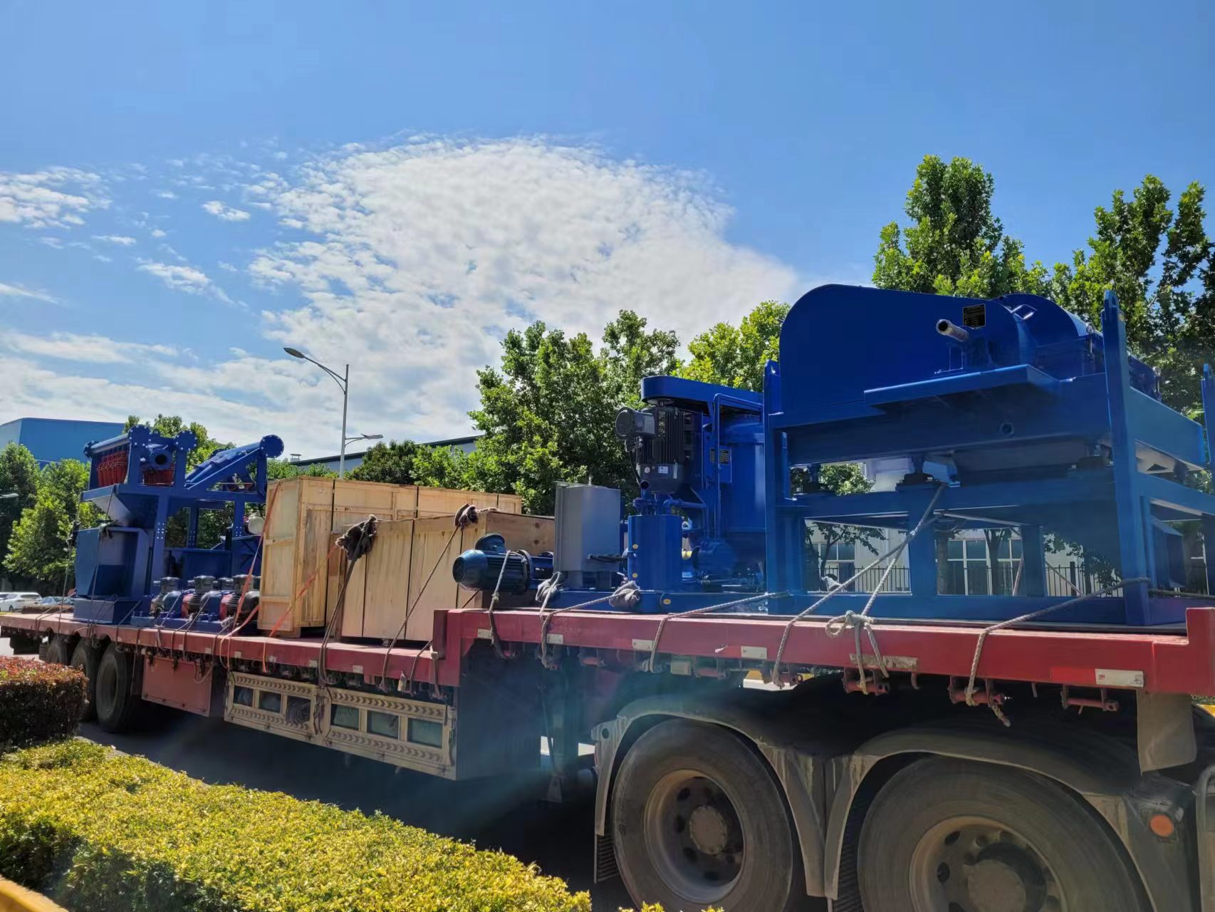 科迅7000米軌道鉆機罐面固控設備發往哈薩克斯坦項目現場