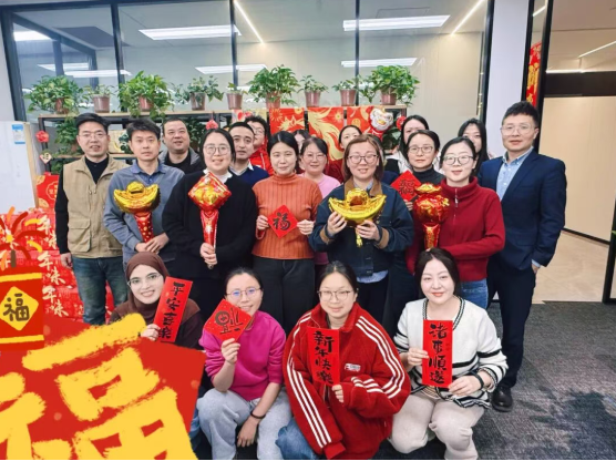 策馬揚鞭筑絲路 匠心智造向未來 —— 科迅機械2026丙午馬年新春賀詞